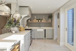 Neptune Chichester Kitchen with pendants - Interior design